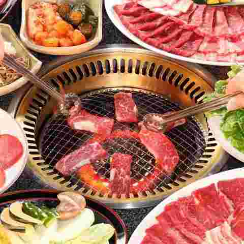 網の上の牛肉