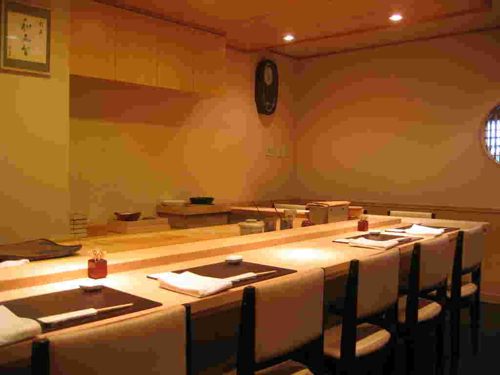 シンプルで清潔感のあるおしゃれな店内