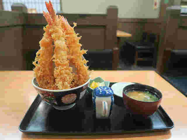 デカ盛りなタワー天丼