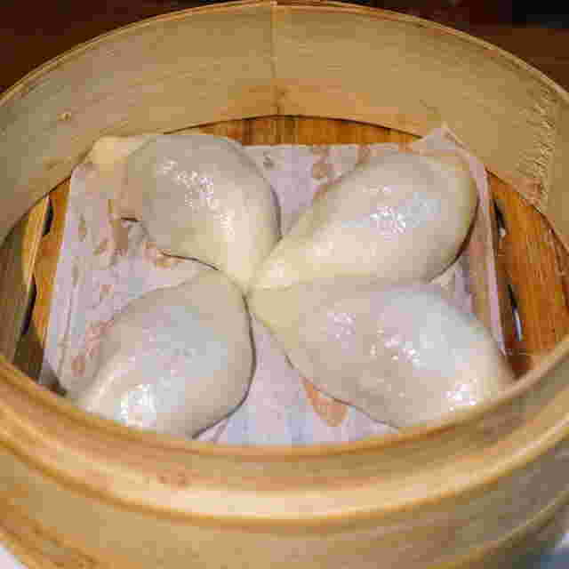 蒸篭の中に餃子が４個