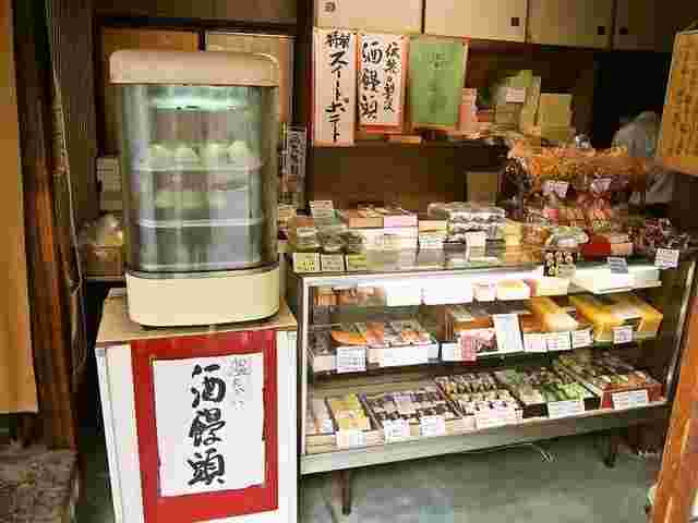 御菓子司 高岡福信店頭