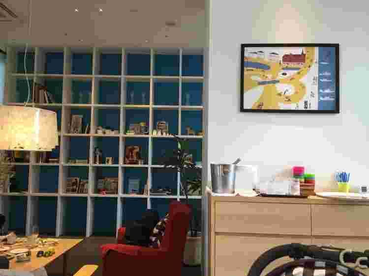 おしゃれなカフェの店内