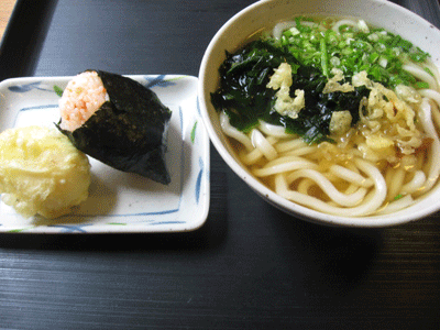 うどんとおにぎりのセット