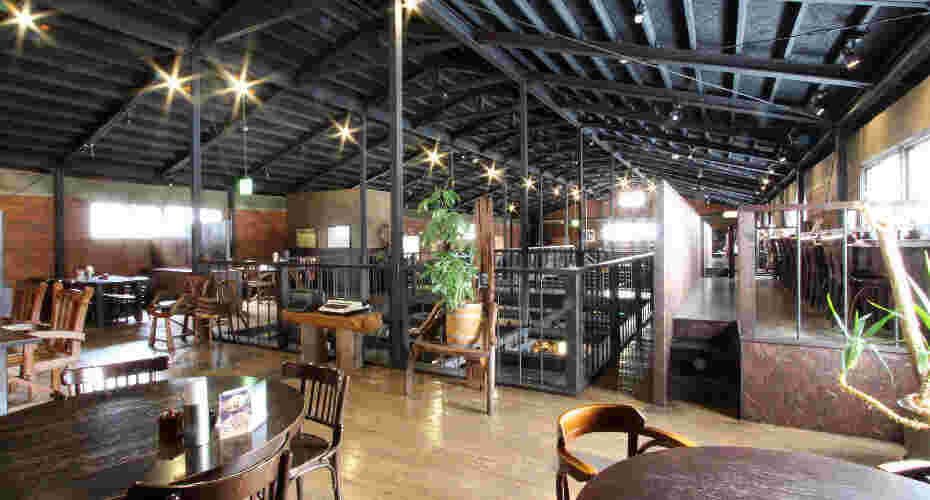 おしゃれなカフェの店内