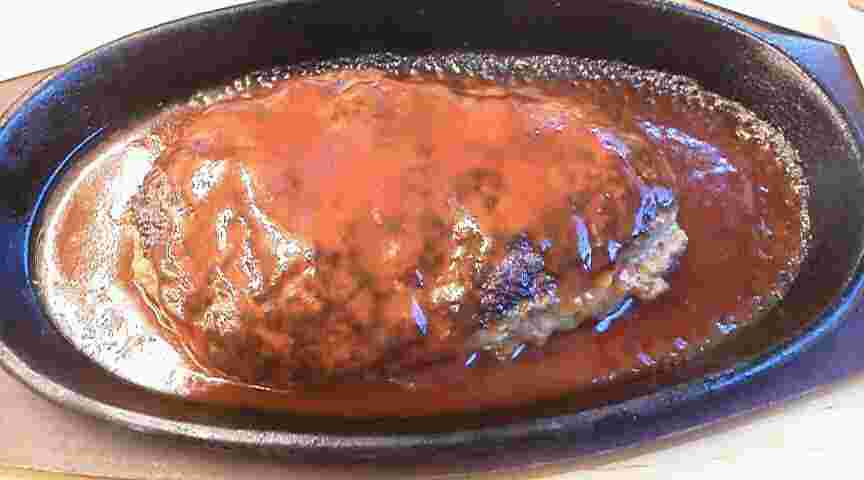 ボリュームたっぷりの今久のハンバーグ