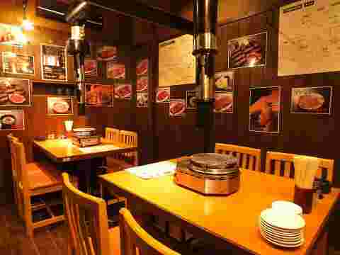 「焼肉 ホルモン 小竹家」の店内の様子