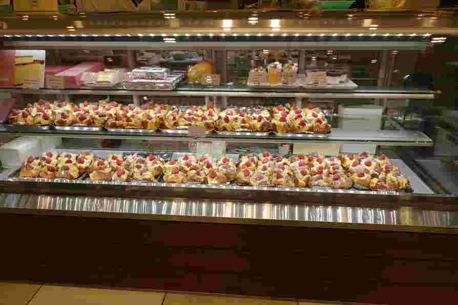 大丸元町ケーキのショーケース
