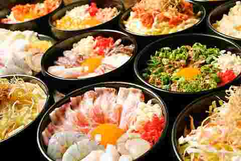 粉や 八王子店のお好み焼きの焼く前のお皿