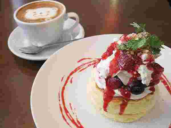 「ミックスベリーレアチーズパンケーキ」