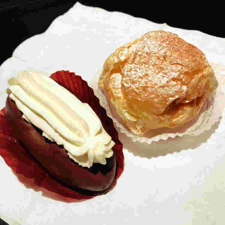 「エクレア」と「シュークリーム」