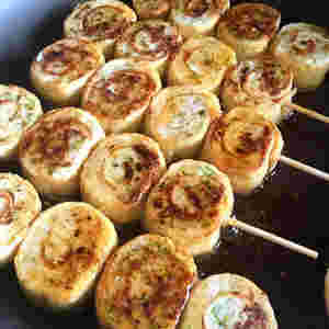 くるくる巻いた油揚げ餃子アレンジ