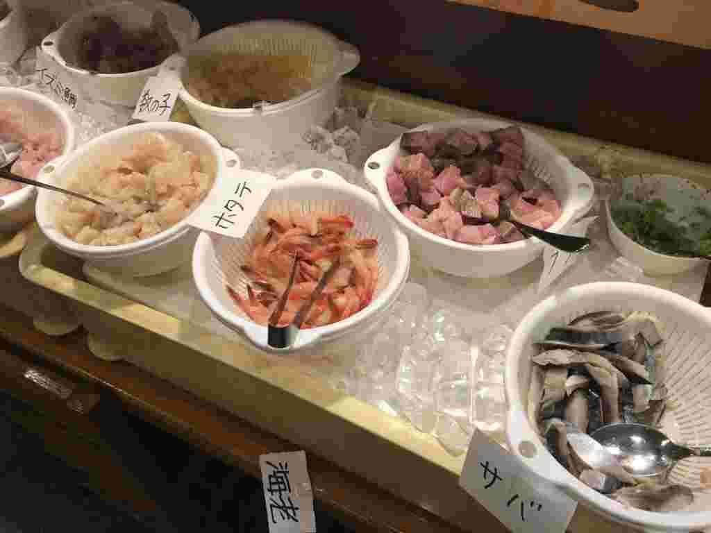 根室食堂のバイキング風景