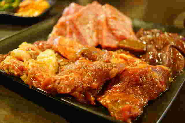 昔ながらの雰囲気で絶品焼肉「つるや」