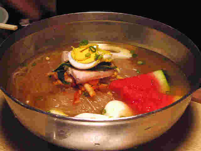 韓国グルメ代表の韓国冷麺を食べれる冷麺館