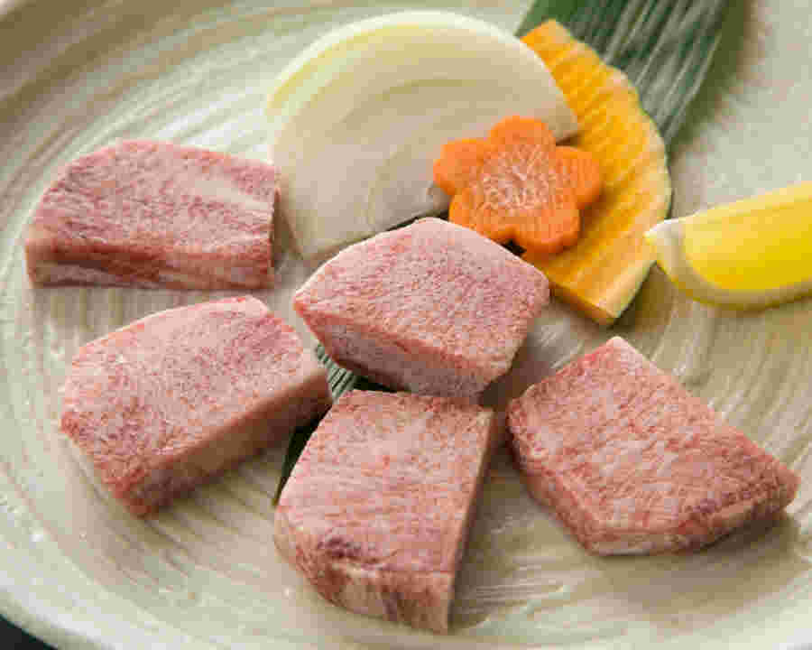 牙城苑の自慢の「霜降り厚タン」