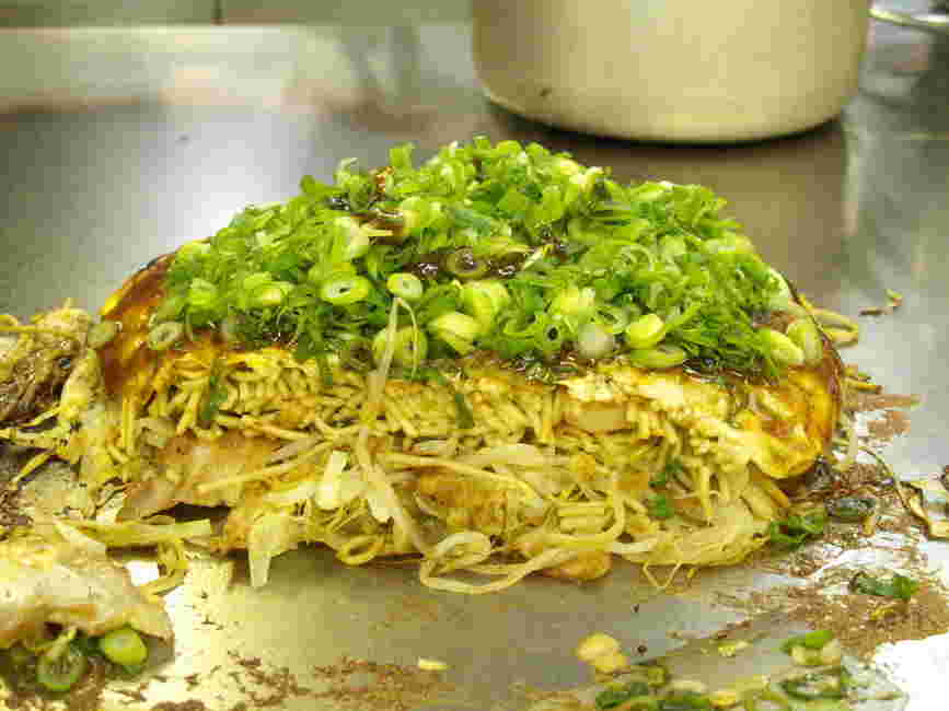 麺が特徴のお好み焼き