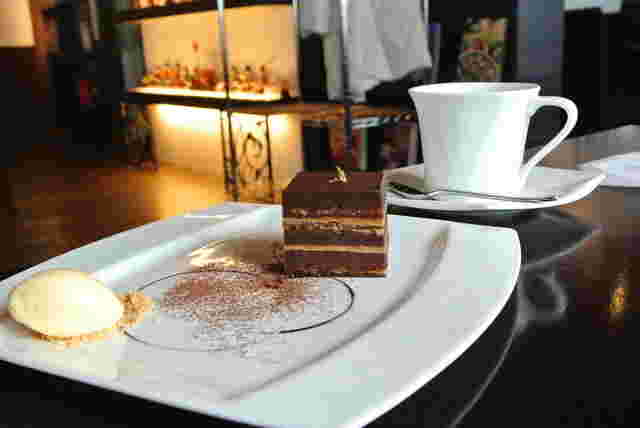 ル・キャトリエムのケーキとコーヒー