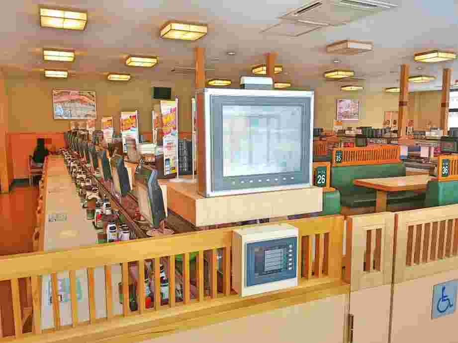 明るいすし屋店内