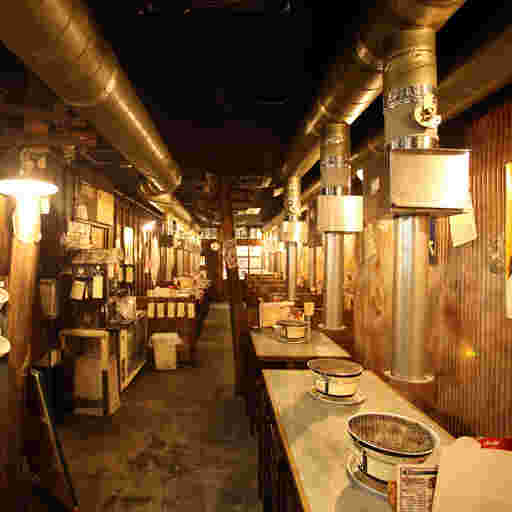 昭和レトロな店内