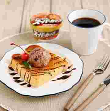 エッセルスーパーカップを好きな食べ物に添える