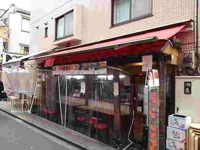 ビニールで覆われた屋台風のお店