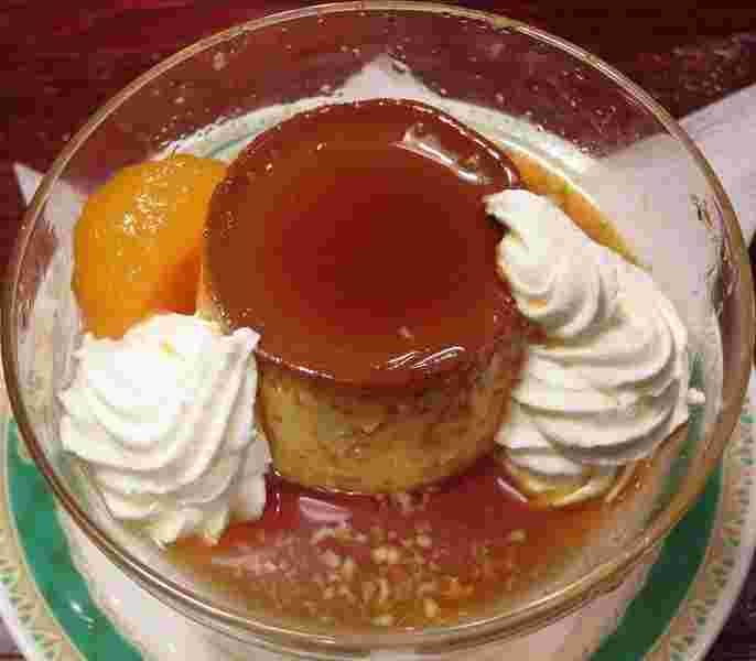 デザートメニューのプリンアラモード