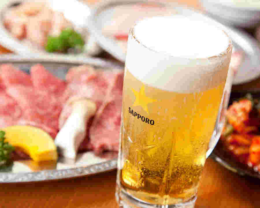 焼肉とビールのイメージ画像