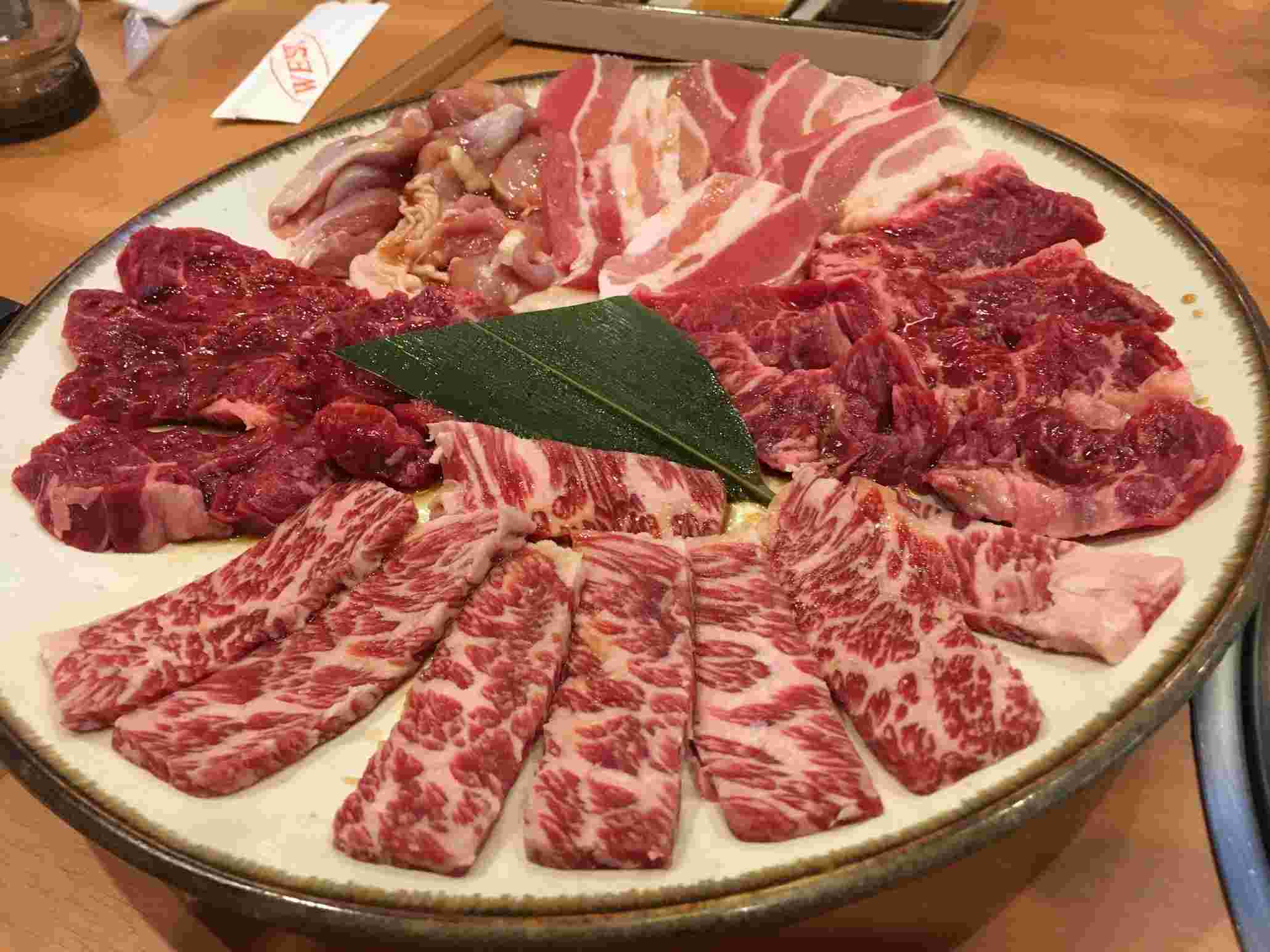 焼肉ウエスト 久留米店のお肉の盛り合わせ
