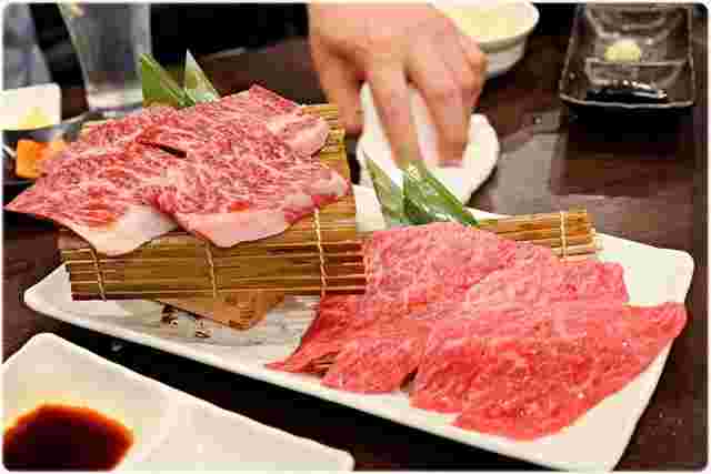 皿に盛られている綺麗な肉質が魅力