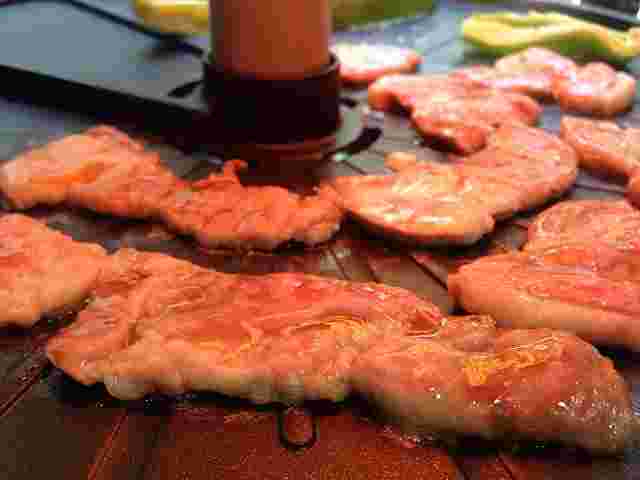 ザイグルプラスでお肉を焼いている様子