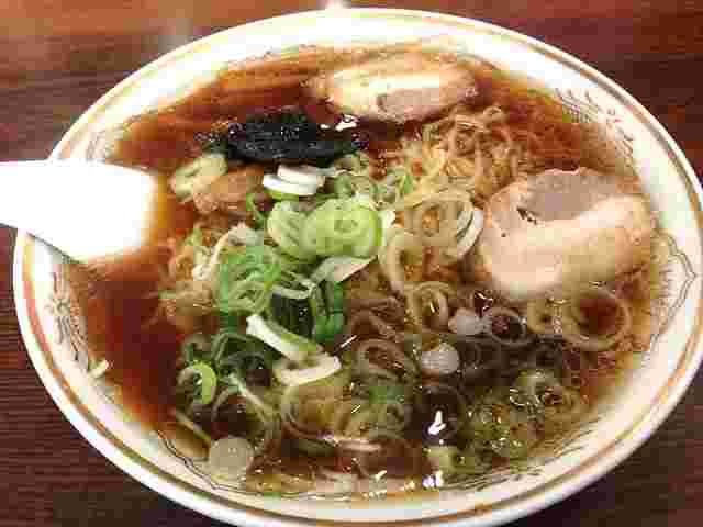 醤油の味がまろやかなたかみ屋のラーメン