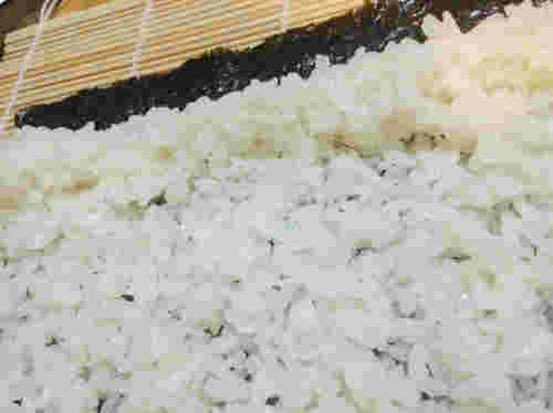 酢飯の端を高くする