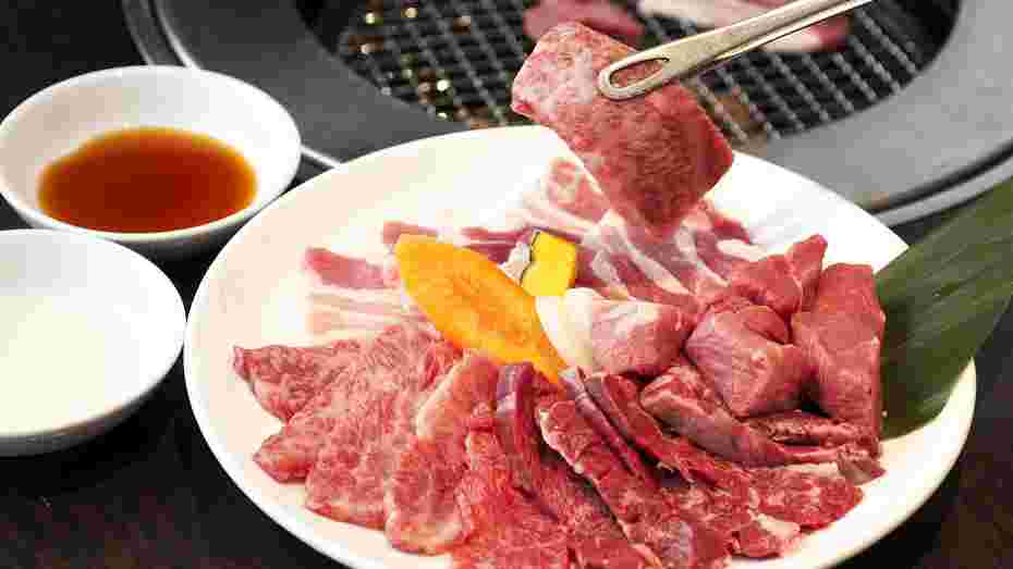 焼肉トラジの厳選した肉の盛り合わせ