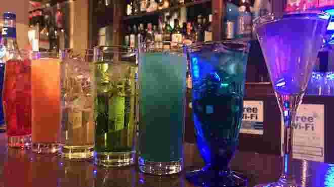 MAGIC BAR Packetのカラフルなカクテル