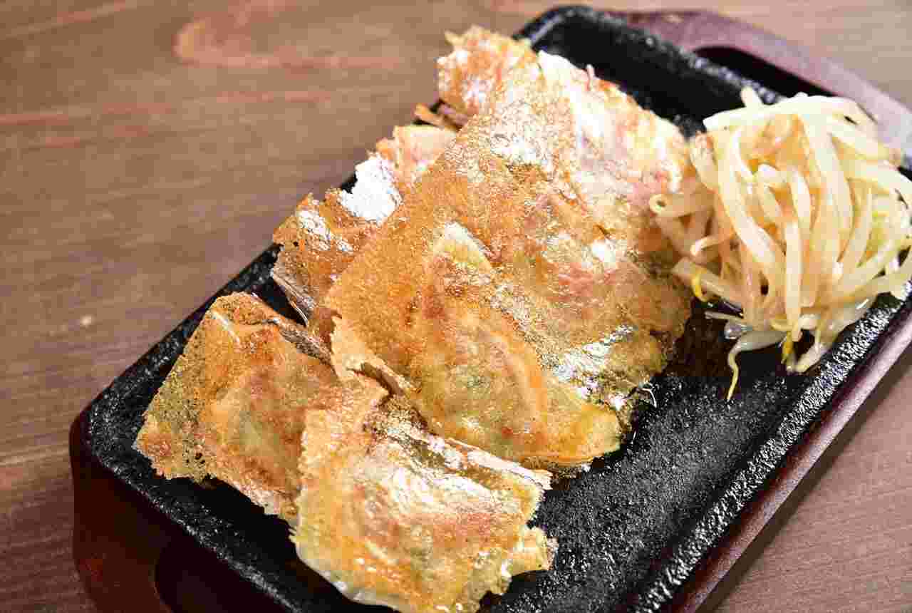 「鉄皿ギョーザ・ちょい」の餃子
