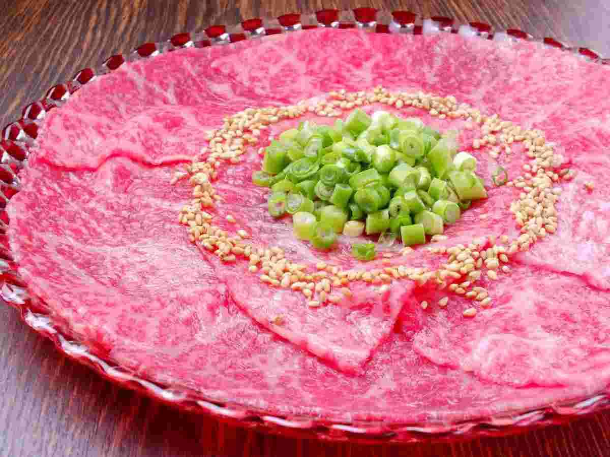将泰庵の名物メニューの「王者のユッケ」