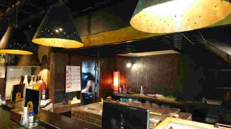 炉ばた屋 鶴吉の店内
