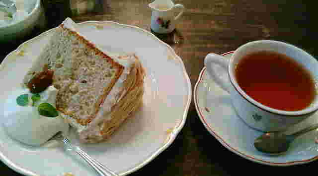 えの木ていのシフォンケーキと紅茶