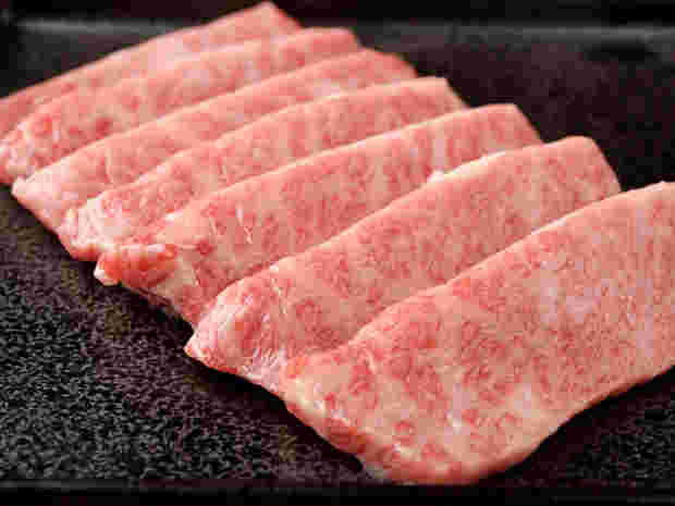 個室の焼肉とびあぶりの飛騨牛のカルビ