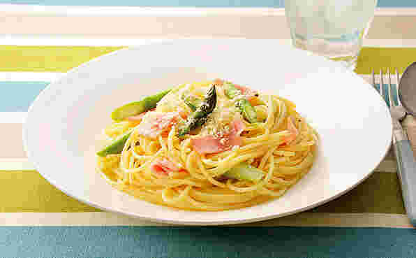 アスパラとベーコンのレモンクリームパスタ