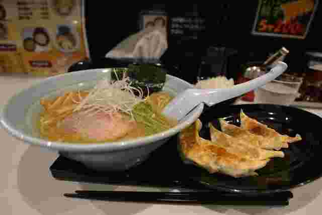 ふた家のラーメンと餃子