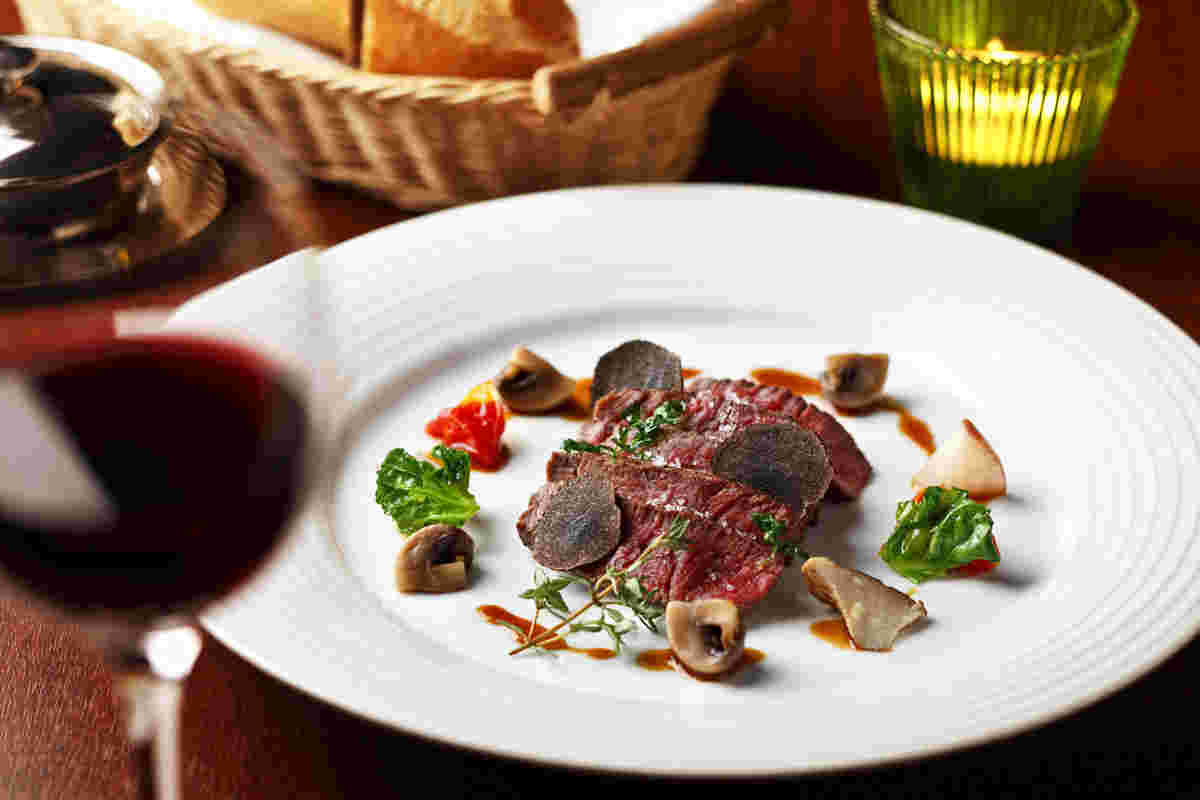 ブラウキュステの肉料理とワイン