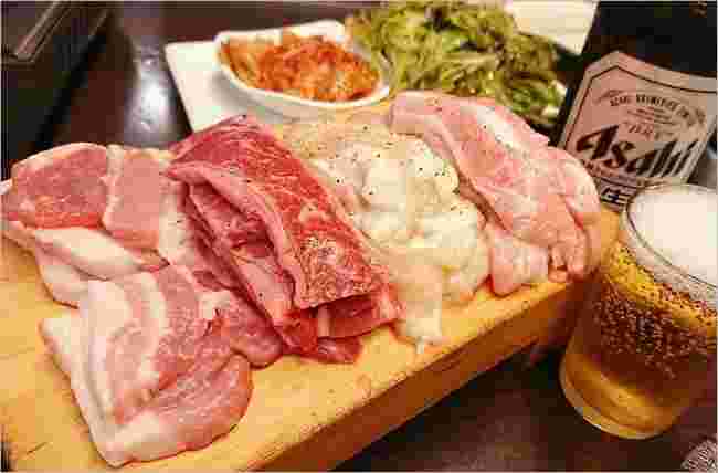 4種の肉と瓶ビール