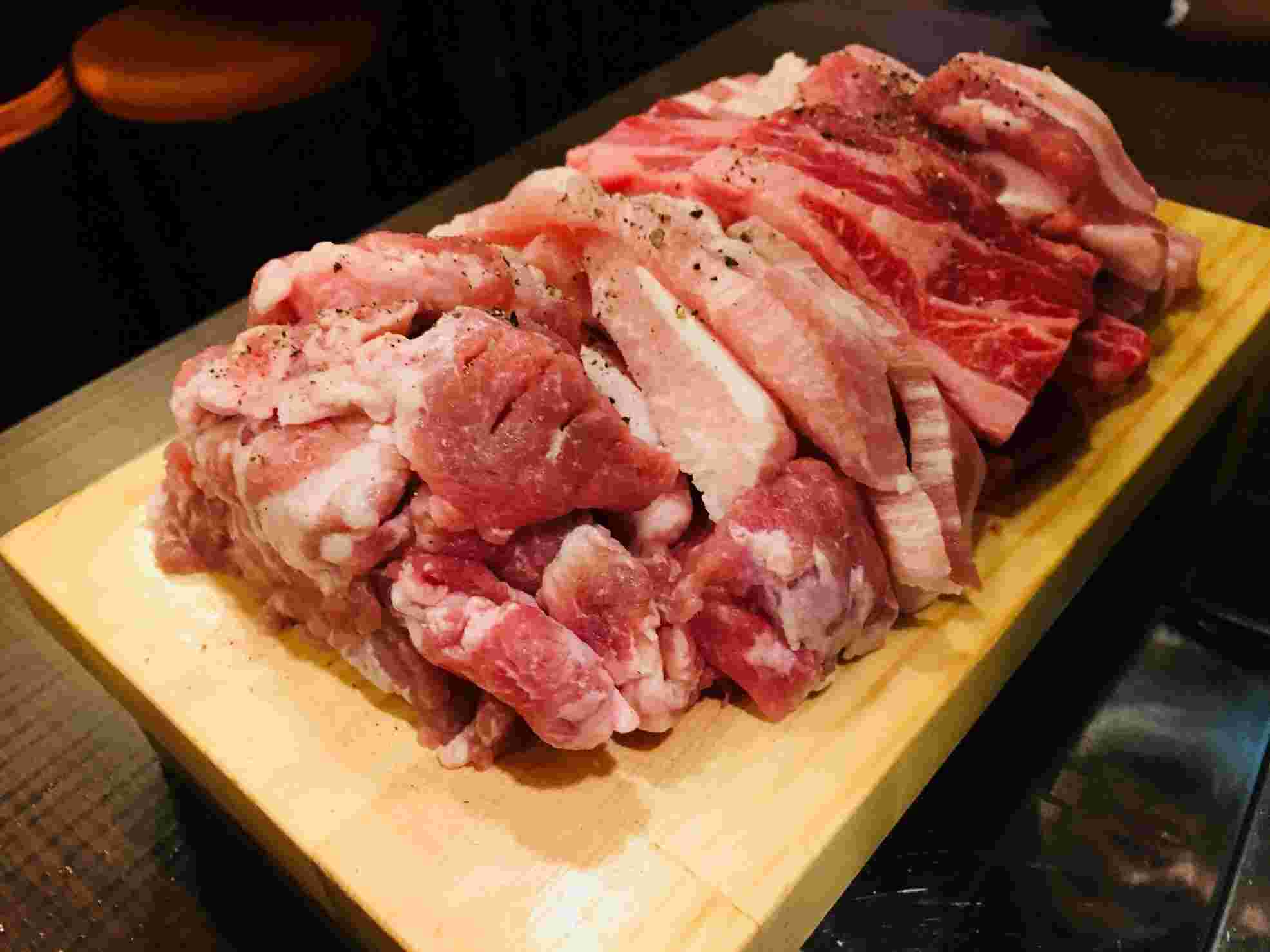 山盛りの肉