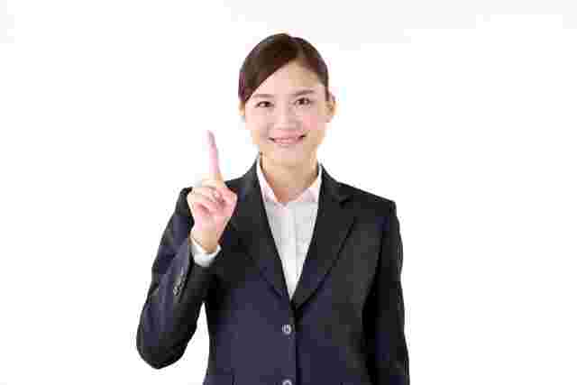 説明をする女性のイメージ