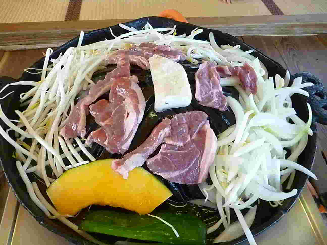 野菜と肉の並んでいる様子