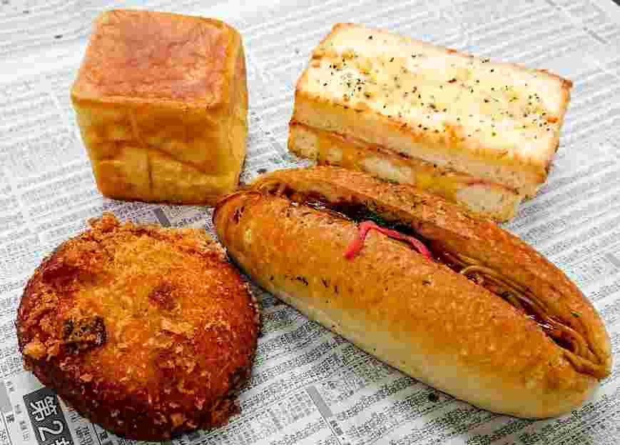 「スギタベーカリー」のパン