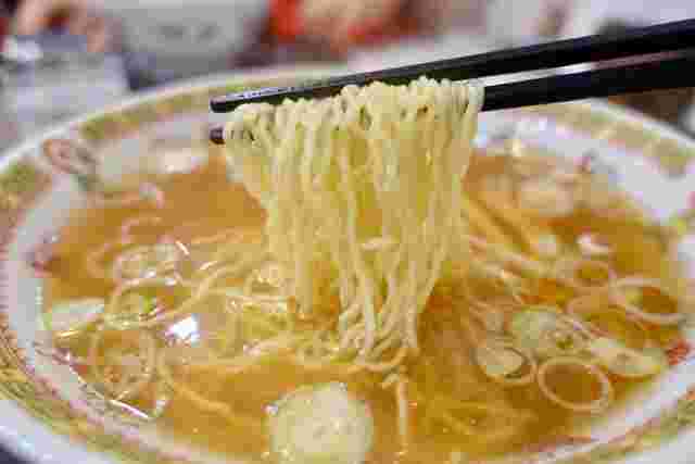 新華園本店のラーメン