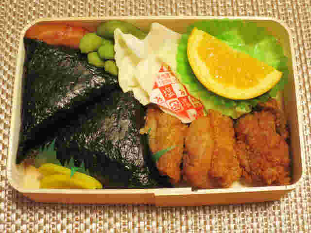 おにぎり弁当