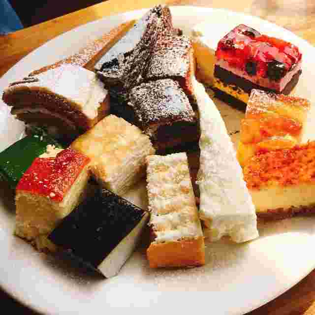 カフェアラモードのケーキ